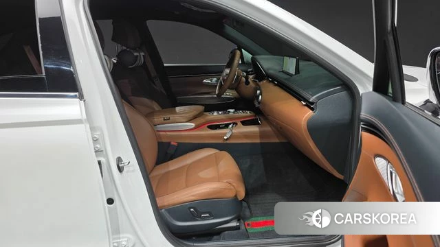 Genesis GV70 2023 Белый из Кореи, фото 2