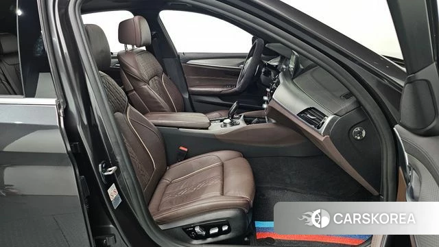 BMW 5 Series (G30) 2019 Серый из Кореи, фото 2