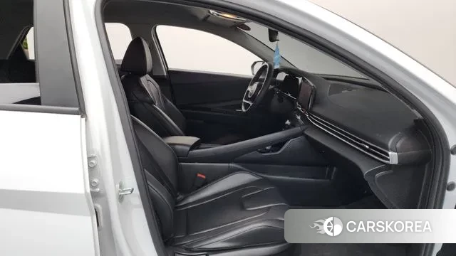 Hyundai Avante Hybrid (CN7) 2022 Белый из Кореи, фото 2