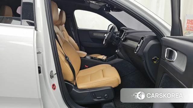 Volvo XC40 2021 Белый из Кореи, фото 2