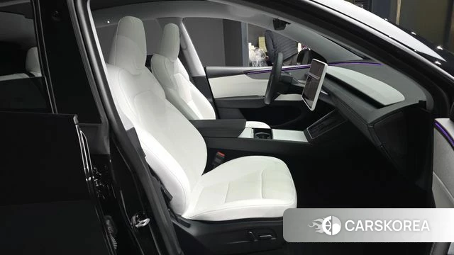 Tesla Model Y 2025 Черный из Кореи, фото 2