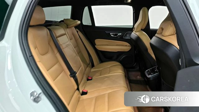 Volvo V60 Cross-Country 2nd Generation 2019 Белый из Кореи, фото 2