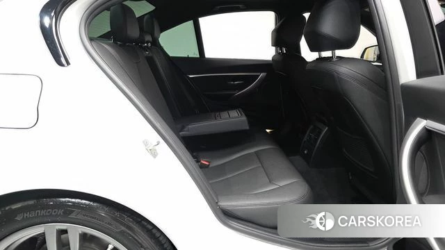 BMW 3 Series (F30) 2018 Белый из Кореи, фото 2