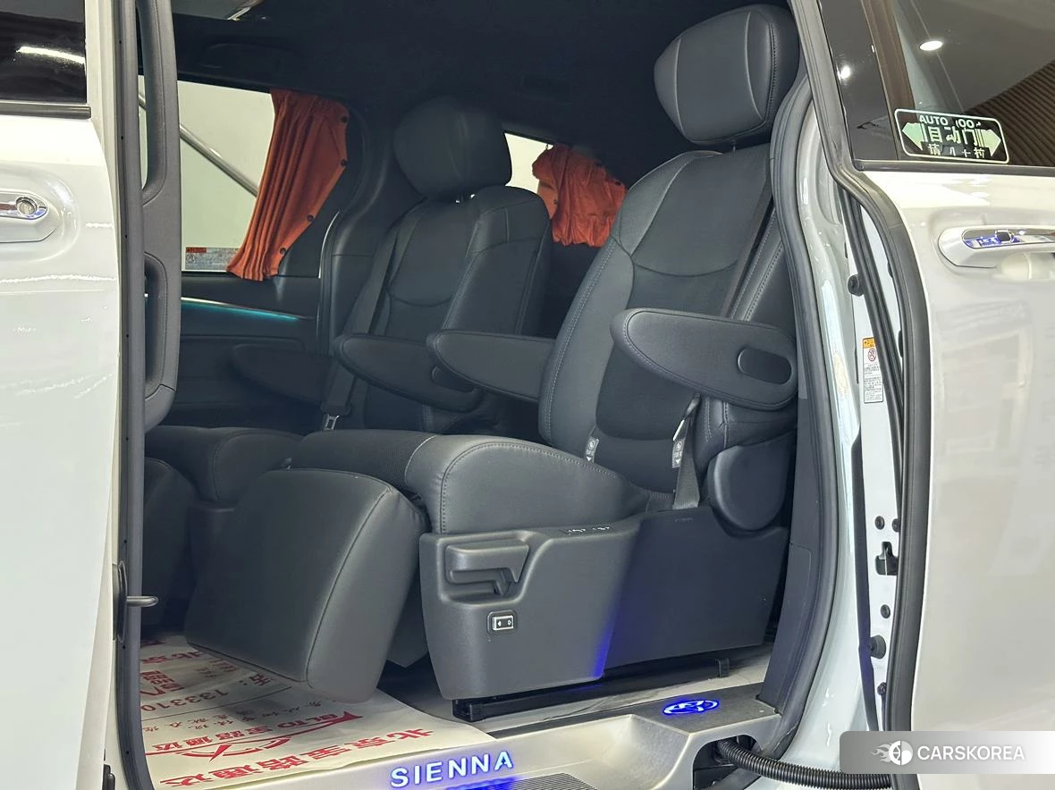 Toyota Saina 2021 Белый из Китая, фото 2