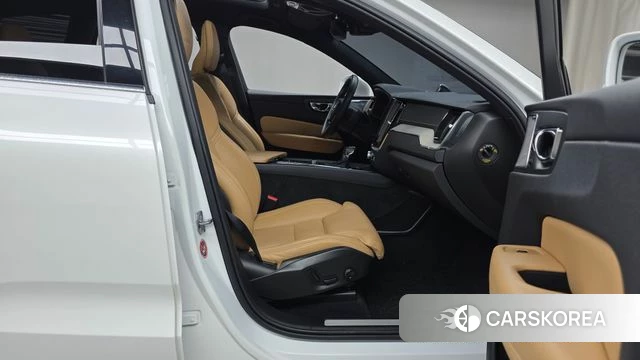 Volvo XC60 second Generation 2020 Белый из Кореи, фото 2