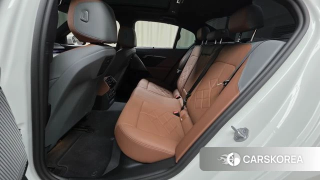 BMW 5 Series (G60) 2026 Белый из Кореи, фото 2