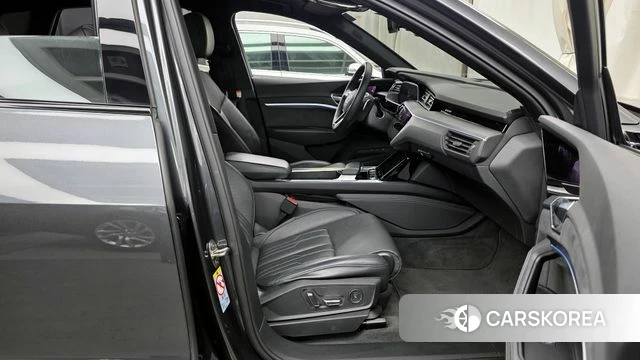 Audi e-Tron 2023 Серый из Кореи, фото 2