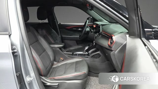 Chevrolet (GM Daewoo) The New Trail Blazer 2025 Серебристо-серый из Кореи, фото 2