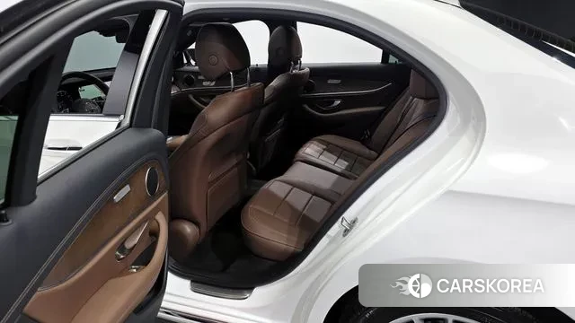 Mercedes-Benz E-Class W213 2021 Белый из Кореи, фото 2