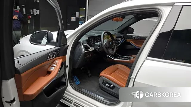 BMW X7 (G07) 2024 Белый из Кореи, фото 2