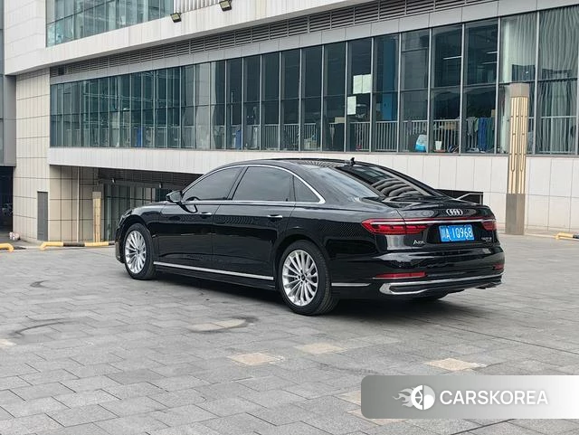 Audi A8 2023 Черный из Китая, фото 2