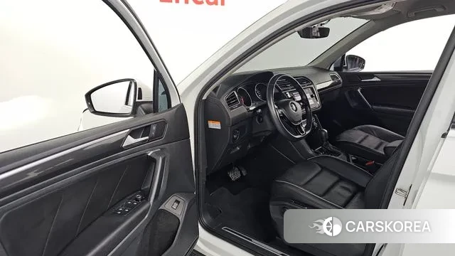 Volkswagen Tiguan second Generation 2020 Белый из Кореи, фото 2