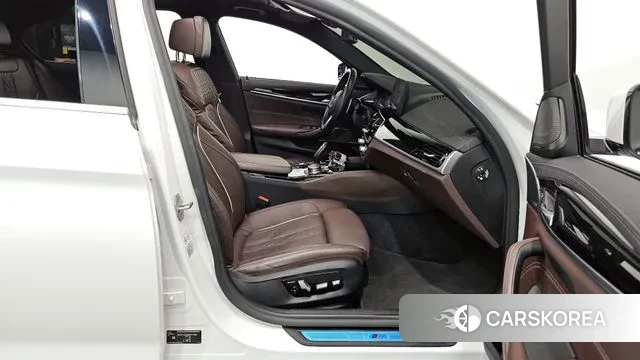 BMW 5 Series (G30) 2021 Белый из Кореи, фото 2