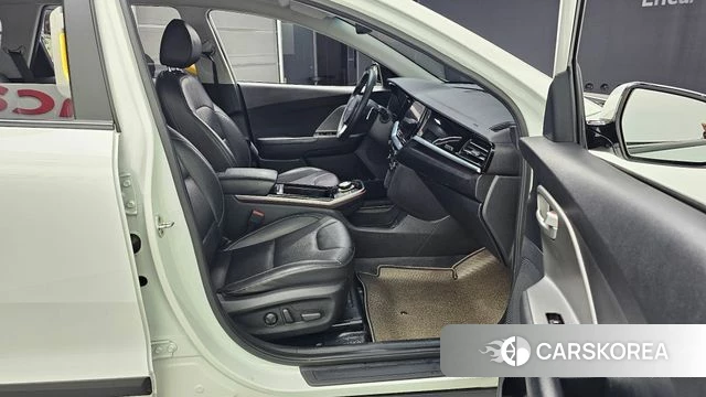 Kia Niro Plus 2022 Белый из Кореи, фото 2