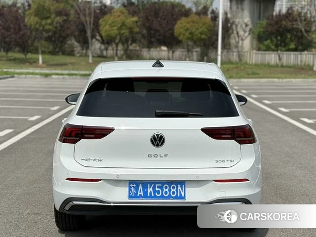 Volkswagen Golf 2025 Белый из Китая, фото 2