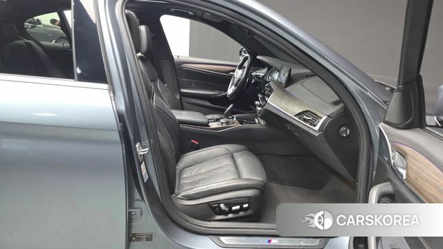 BMW 5 Series (G30) 2018 Серый из Кореи, фото 2