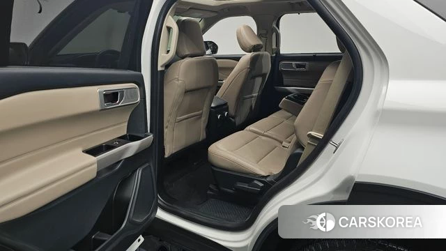 Ford Explorer 6th Generation 2023 Белый из Кореи, фото 2