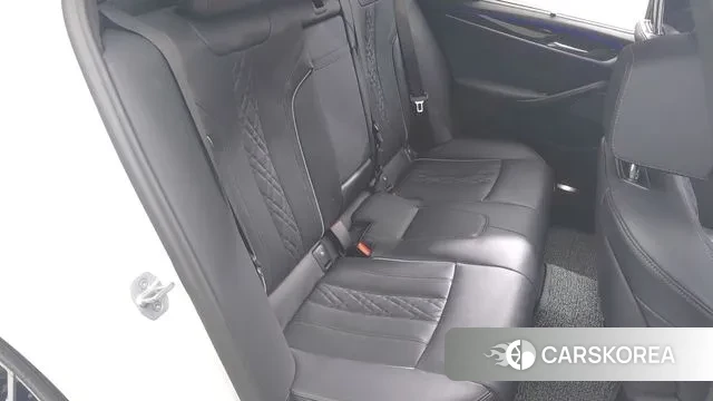 BMW 5 Series (G30) 2022 Белый из Кореи, фото 2