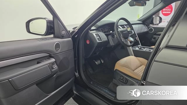 Land Rover Discovery 5 2024 Черный из Кореи, фото 2