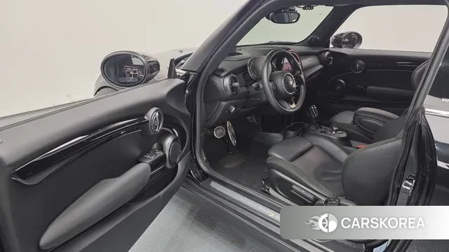 Mini Cooper Electric 2023 Черный из Кореи, фото 2