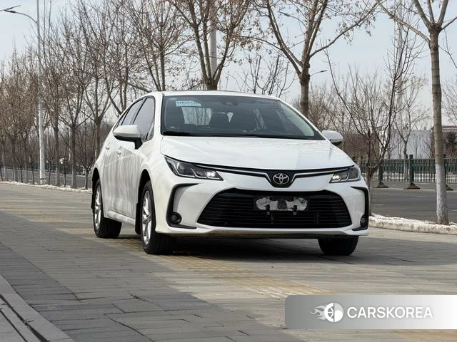 Toyota Corolla 2023 Белый из Китая, фото 2