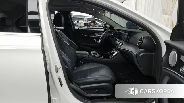 Mercedes-Benz E-Class W213 2020 Белый из Кореи, фото 2