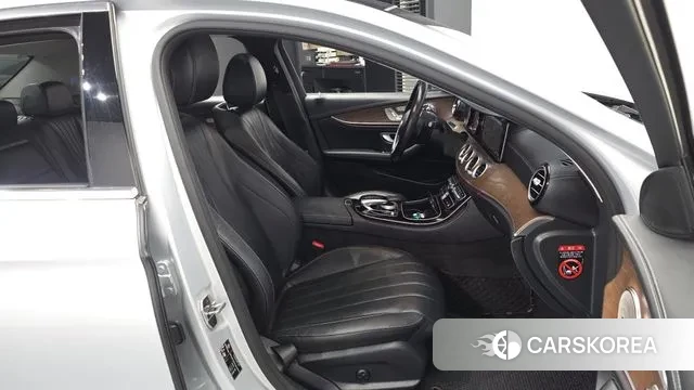 Mercedes-Benz E-Class W213 2019 Серебристо-серый из Кореи, фото 2