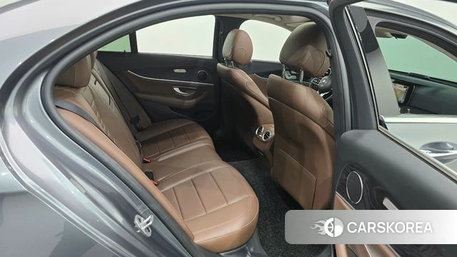 Mercedes-Benz E-Class W213 2018 Серый из Кореи, фото 2