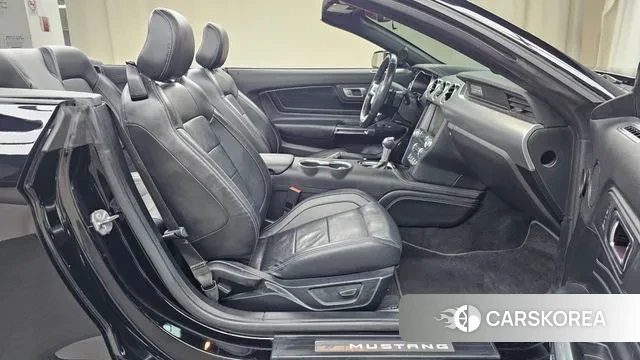 Ford Mustang 2022 Черный из Кореи, фото 2