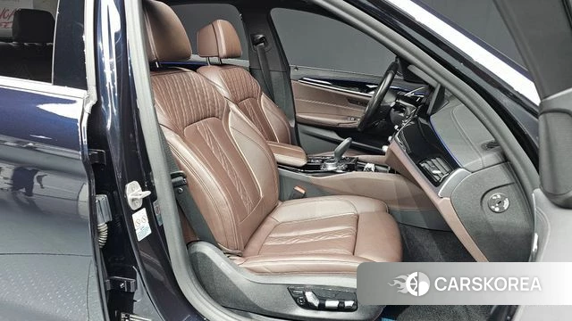 BMW 5 Series (G30) 2021 Черный из Кореи, фото 2