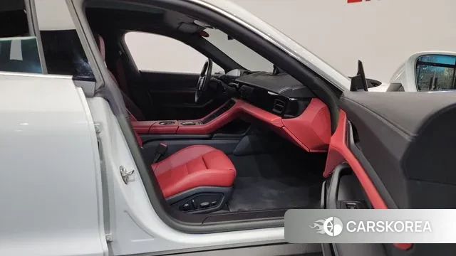 Porsche Taycan 2023 Белый из Кореи, фото 2