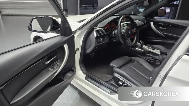 BMW 3 Series (F30) 2018 Белый из Кореи, фото 2