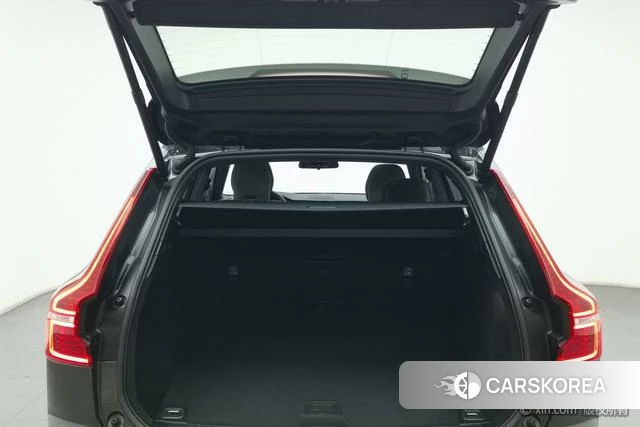 Volvo XC60 2021 Темно-серый из Китая, фото 2