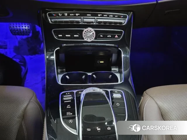 Mercedes-Benz E-Class W213 2018 Белый из Кореи, фото 2