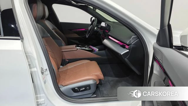 BMW i5 (G60) 2024 Белый из Кореи, фото 2