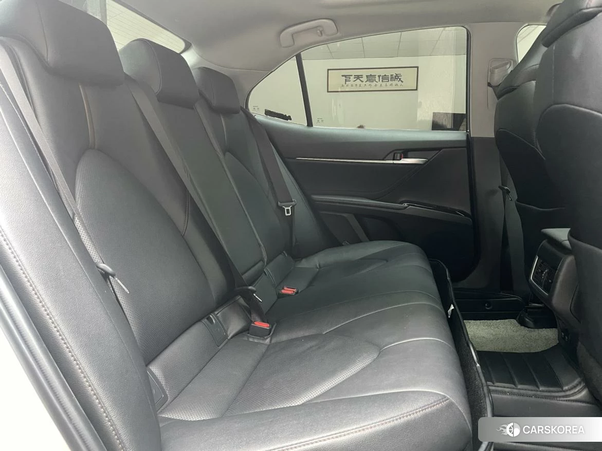 Toyota Camry 2021 Серебристо-серый из Китая, фото 2