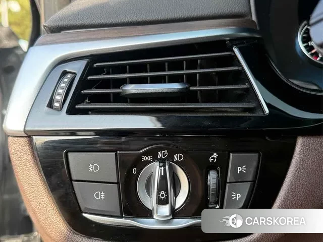 BMW 5 Series (G30) 2018 Цвет галактики из Кореи, фото 2