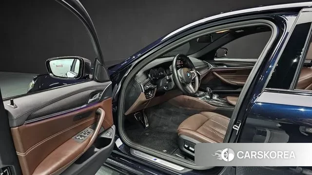 BMW 5 Series (G30) 2018 Черный из Кореи, фото 2