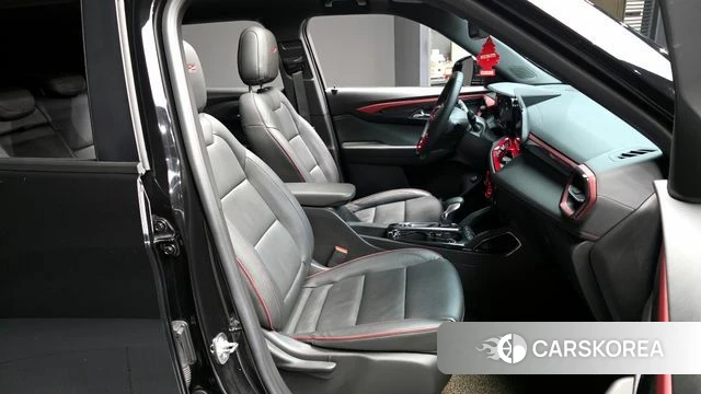 Chevrolet (GM Daewoo) The New Trail Blazer 2024 Черный из Кореи, фото 2