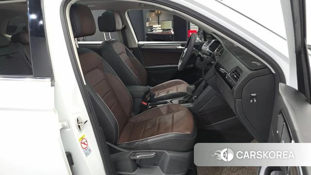 Volkswagen Tiguan Allspace 2022 Белый из Кореи, фото 2