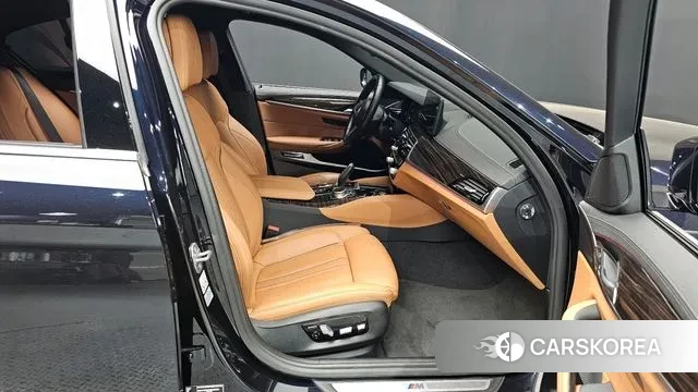 BMW 5 Series (G30) 2022 Черный из Кореи, фото 2