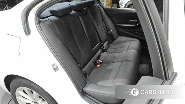BMW 3 Series (F30) 2018 Белый из Кореи, фото 2