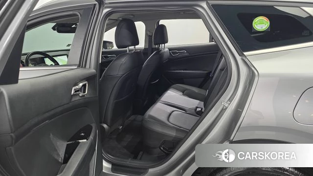 Kia Sportage 5th Generation Hybrid 2023 Серебряный из Кореи, фото 2
