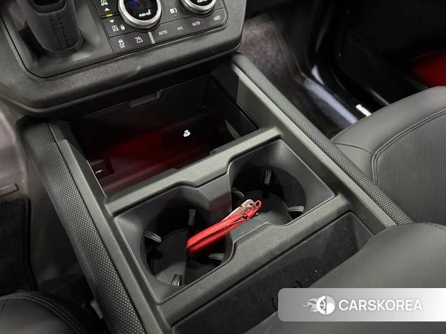 Land Rover Defender (L663) 2024 Черный из Кореи, фото 2