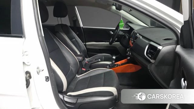 Kia Stonic 2018 Белый из Кореи, фото 2