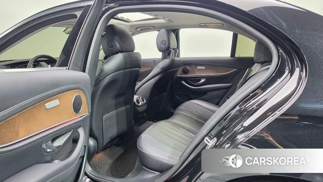 Mercedes-Benz E-Class W213 2019 Черный из Кореи, фото 2