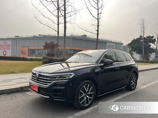 Volkswagen Touareg 2022 Черный из Китая, фото 2