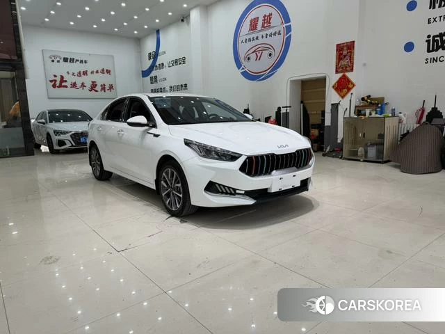 Kia K3 2023 Белый из Китая, фото 2