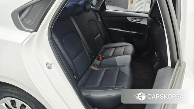 Kia The New K3 2nd generation 2023 Белый из Кореи, фото 2