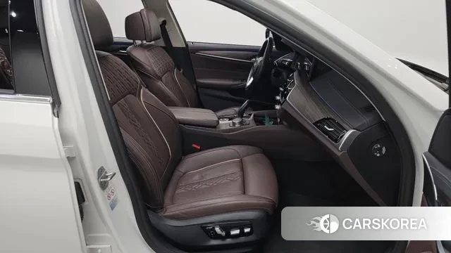 BMW 5 Series (G30) 2021 Белый из Кореи, фото 2